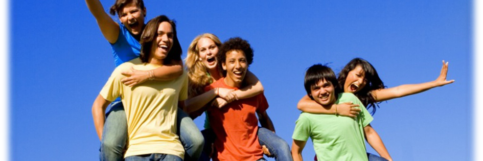 barn mot blå himmel