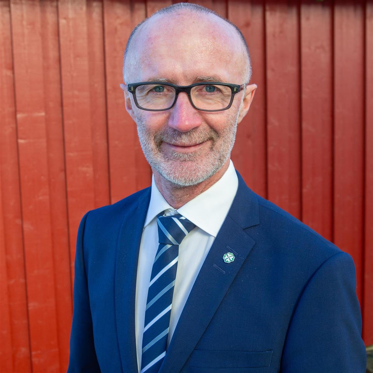 Portrettbilde av mann med dress. - Klikk for stort bilde