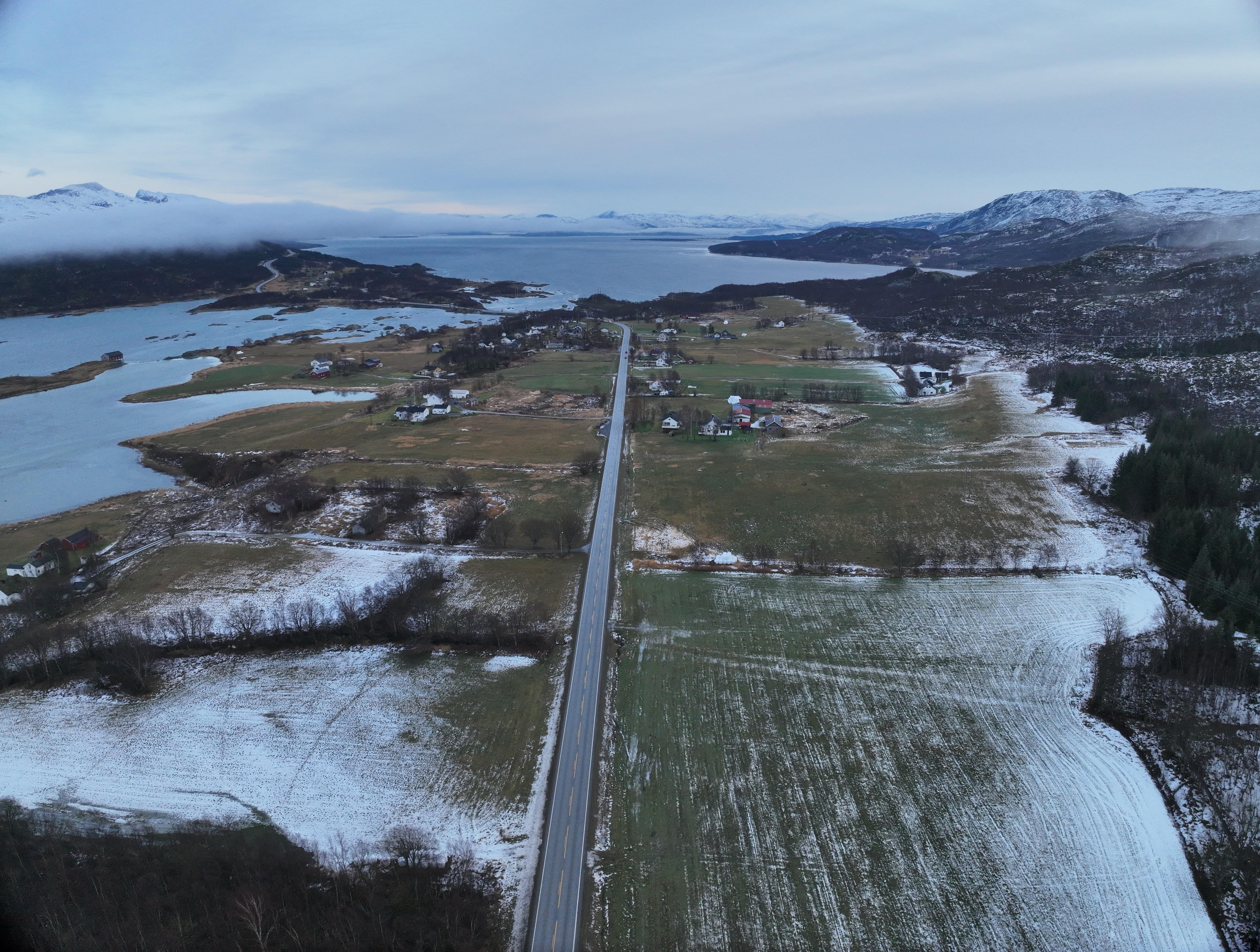 Fv. 17 mot Godøystraumen desember 2025