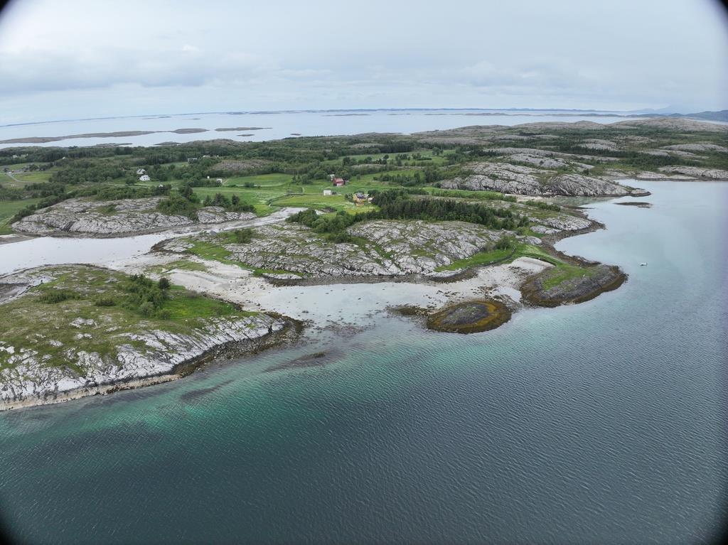 dronebilder av Hamnøya i Vevelstad kommune - Klikk for stort bilde
